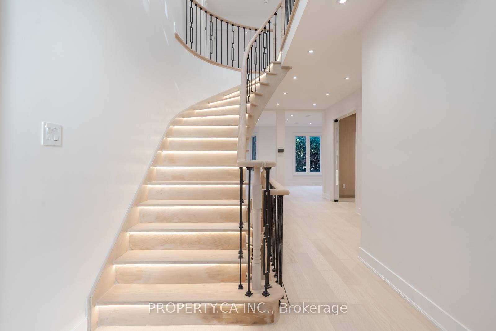 Photo 2 of 63 Concord Road, Vaughan, Beverley Glen — HOMEH