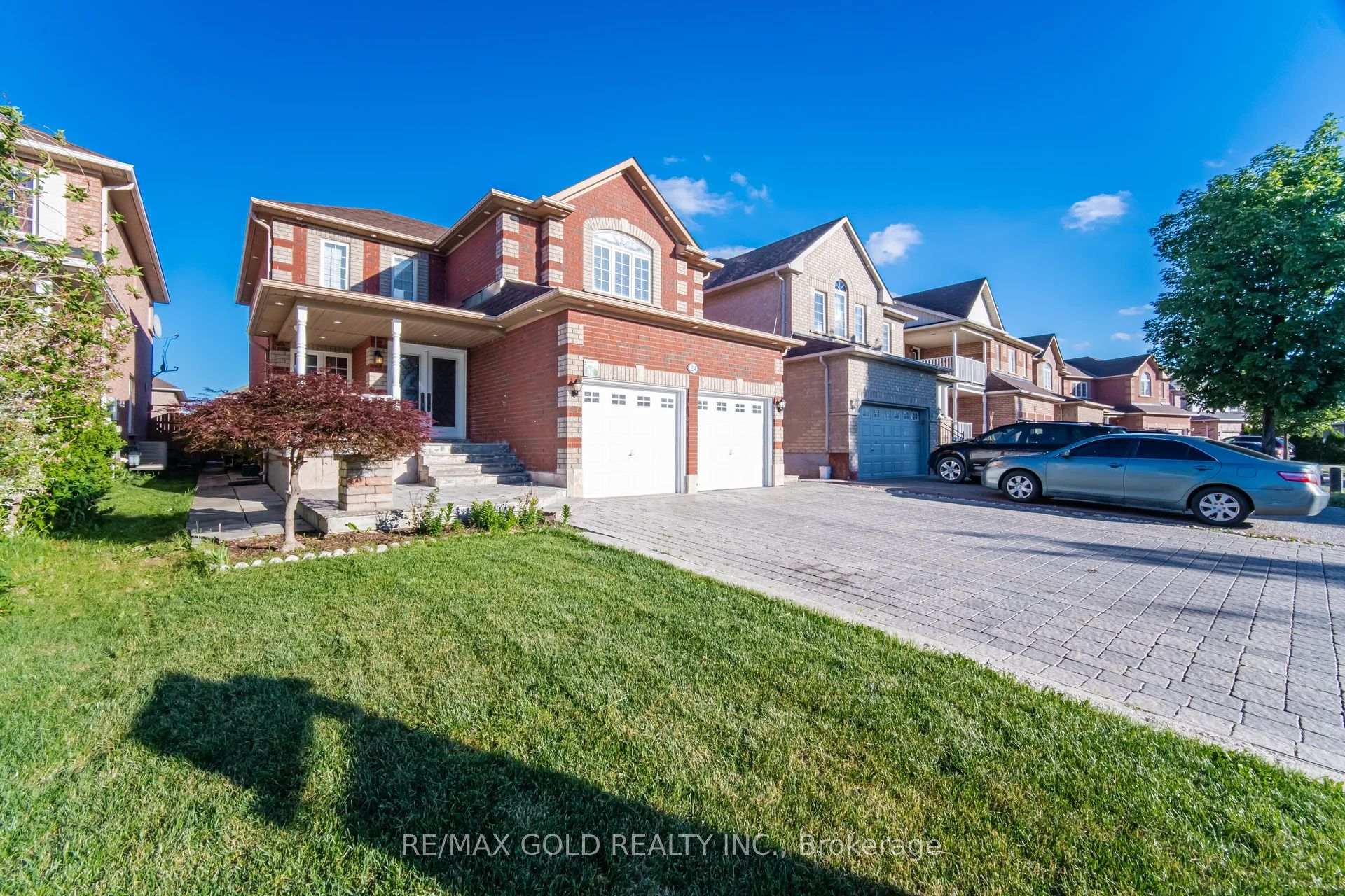 Photo 2 of 24 Whitehouse Crescent, Brampton, Bram East — HOMEH