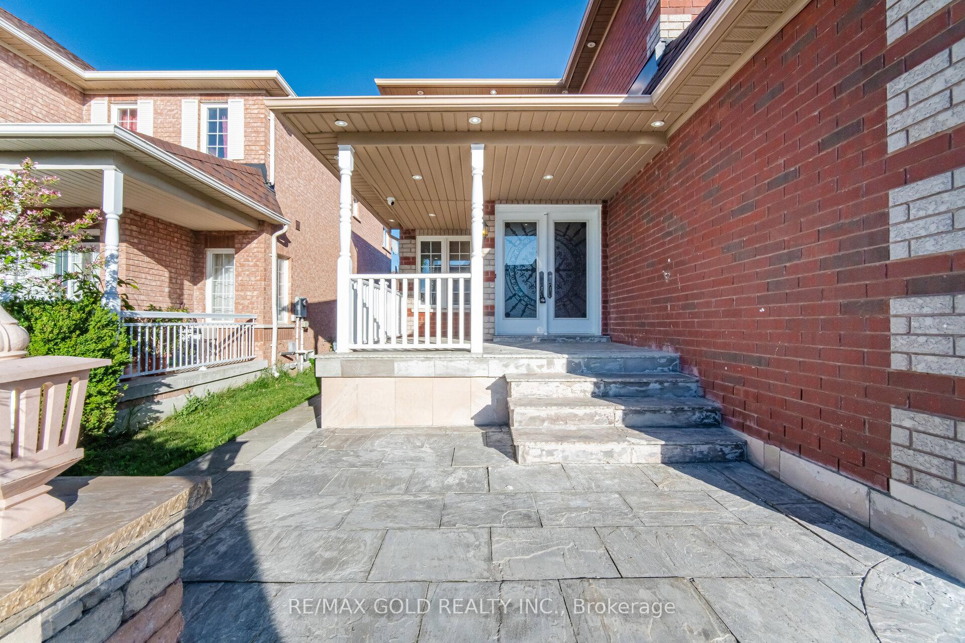 Photo 3 of 24 Whitehouse Crescent, Brampton, Bram East — HOMEH