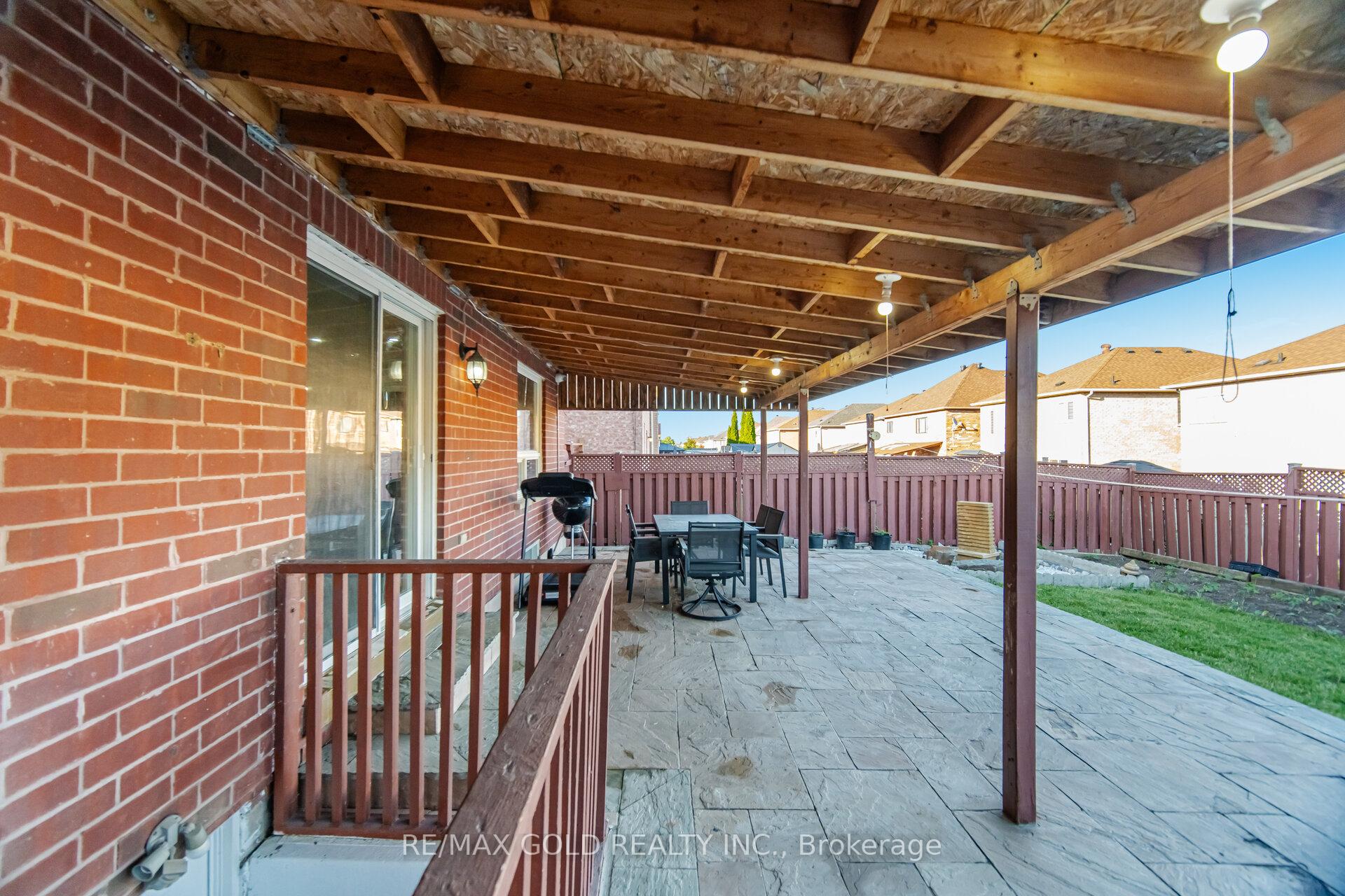 Photo 32 of 24 Whitehouse Crescent, Brampton, Bram East — HOMEH