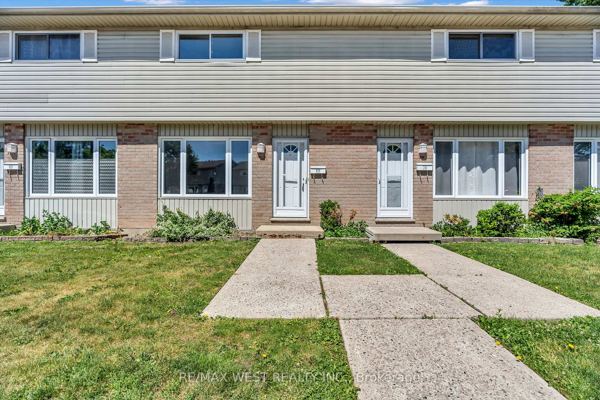 Front of Unit 69, 1095 Jalna Boulevard