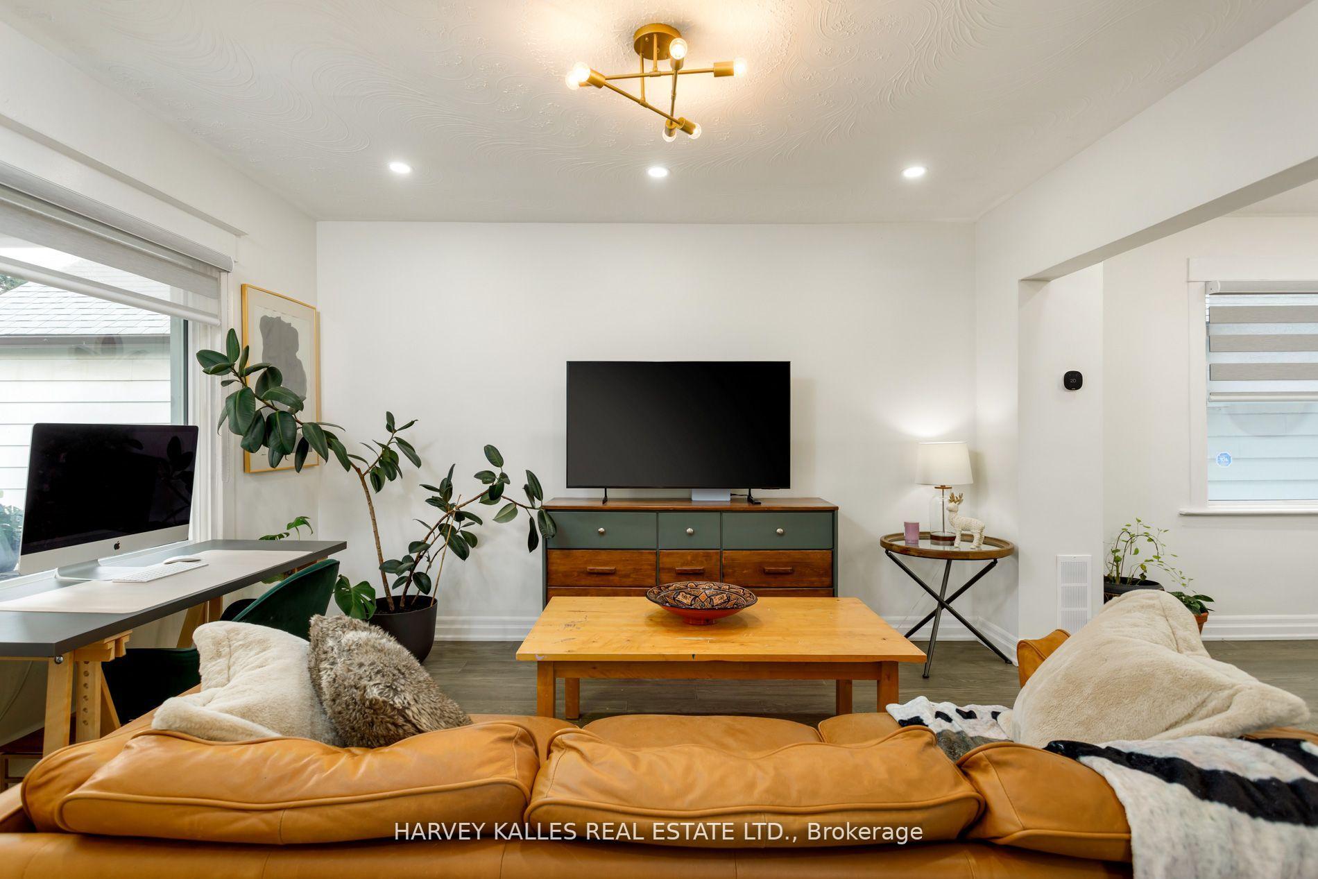 Photo 10 of 139 King Edward Avenue, Toronto, Woodbine-Lumsden — HOMEH
