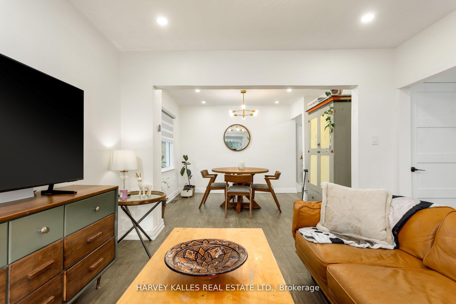 Photo 12 of 139 King Edward Avenue, Toronto, Woodbine-Lumsden — HOMEH