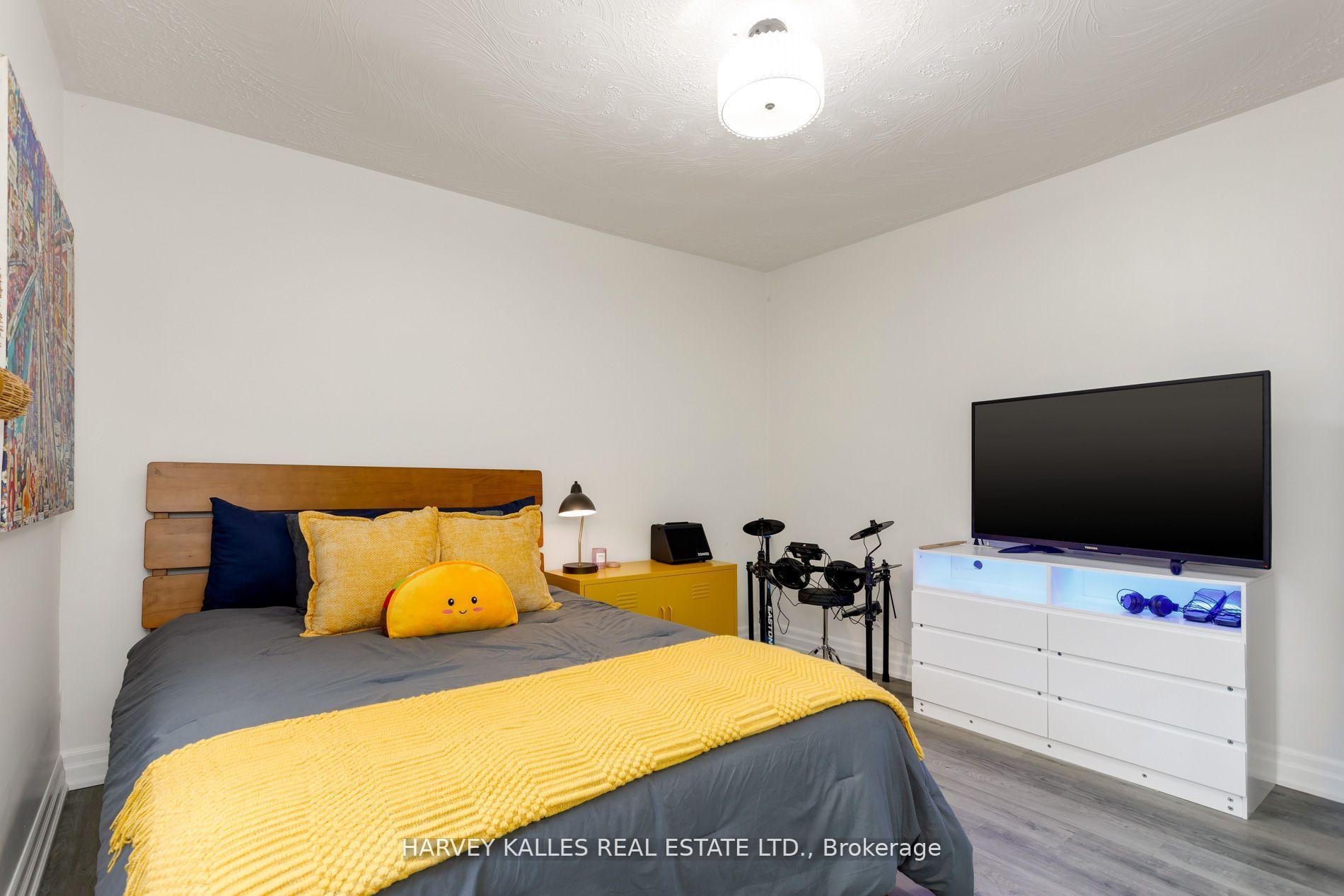 Photo 28 of 139 King Edward Avenue, Toronto, Woodbine-Lumsden — HOMEH
