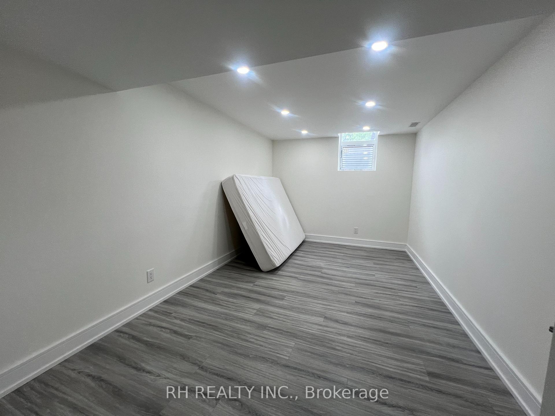 Photo 3 of Unit Basement, 17 Glenbrook Drive, Markham, Berczy — HOMEH