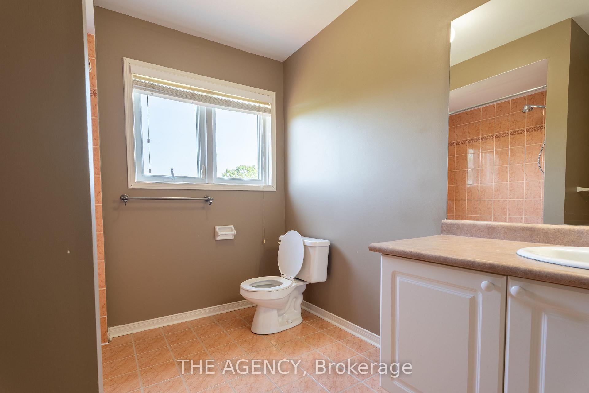 Photo 20 of Unit UPPER, 45 Silvervalley Drive, Caledon, Bolton North — HOMEH