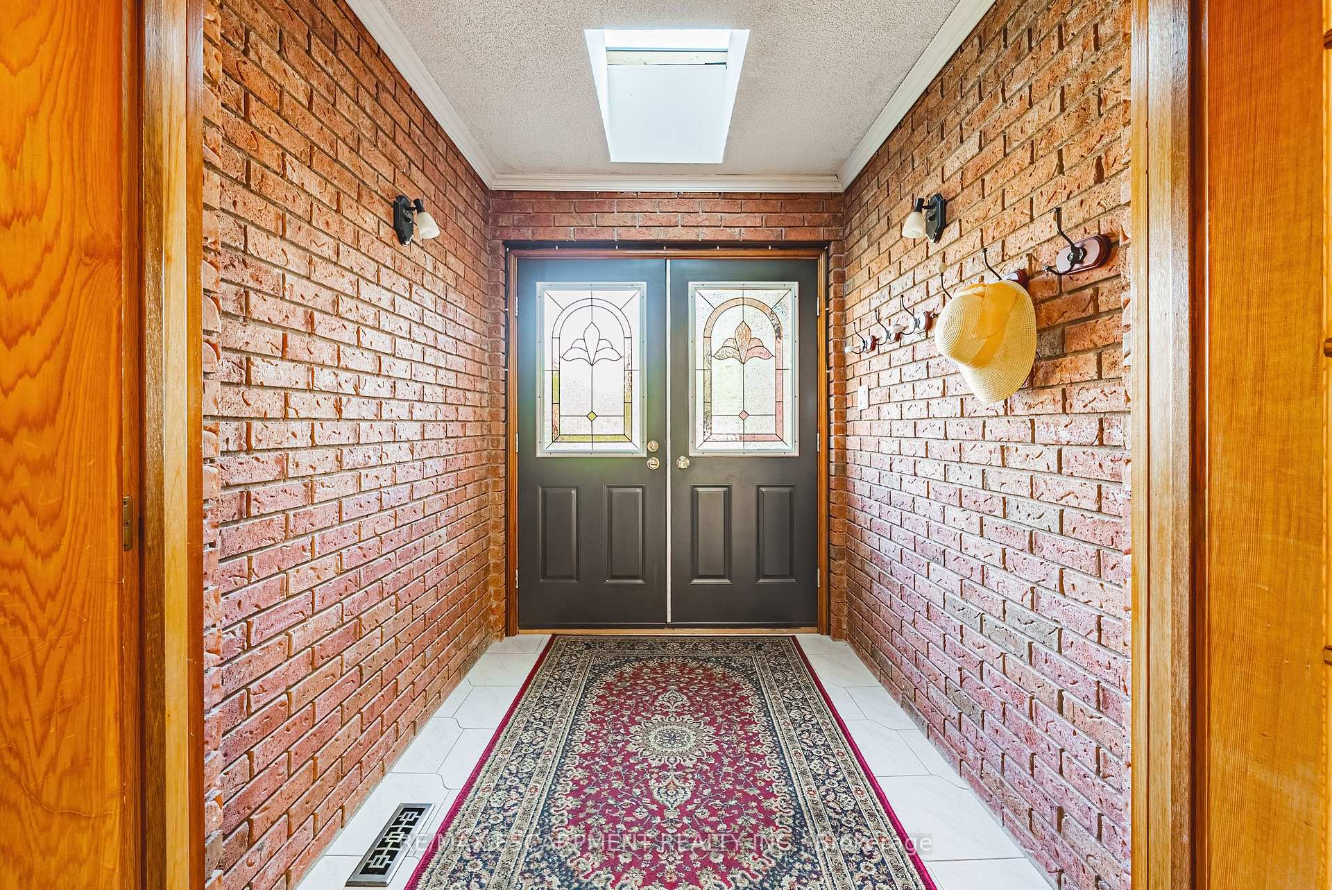 Photo 2 of 19 Glenhaven Court, Hamilton, Gilkson — HOMEH