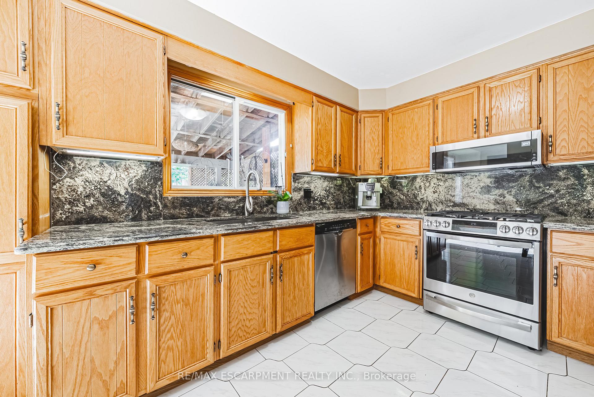 Photo 10 of 19 Glenhaven Court, Hamilton, Gilkson — HOMEH