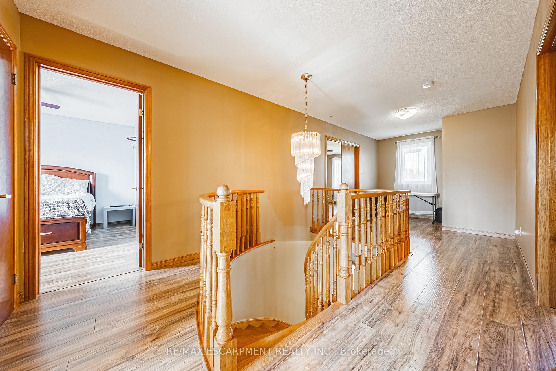 Photo 14 of 19 Glenhaven Court, Hamilton, Gilkson — HOMEH