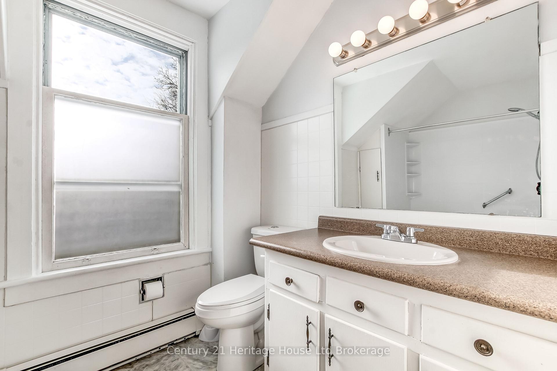 Photo 23 of 152 Charles Street E, Ingersoll, Ingersoll - South — HOMEH