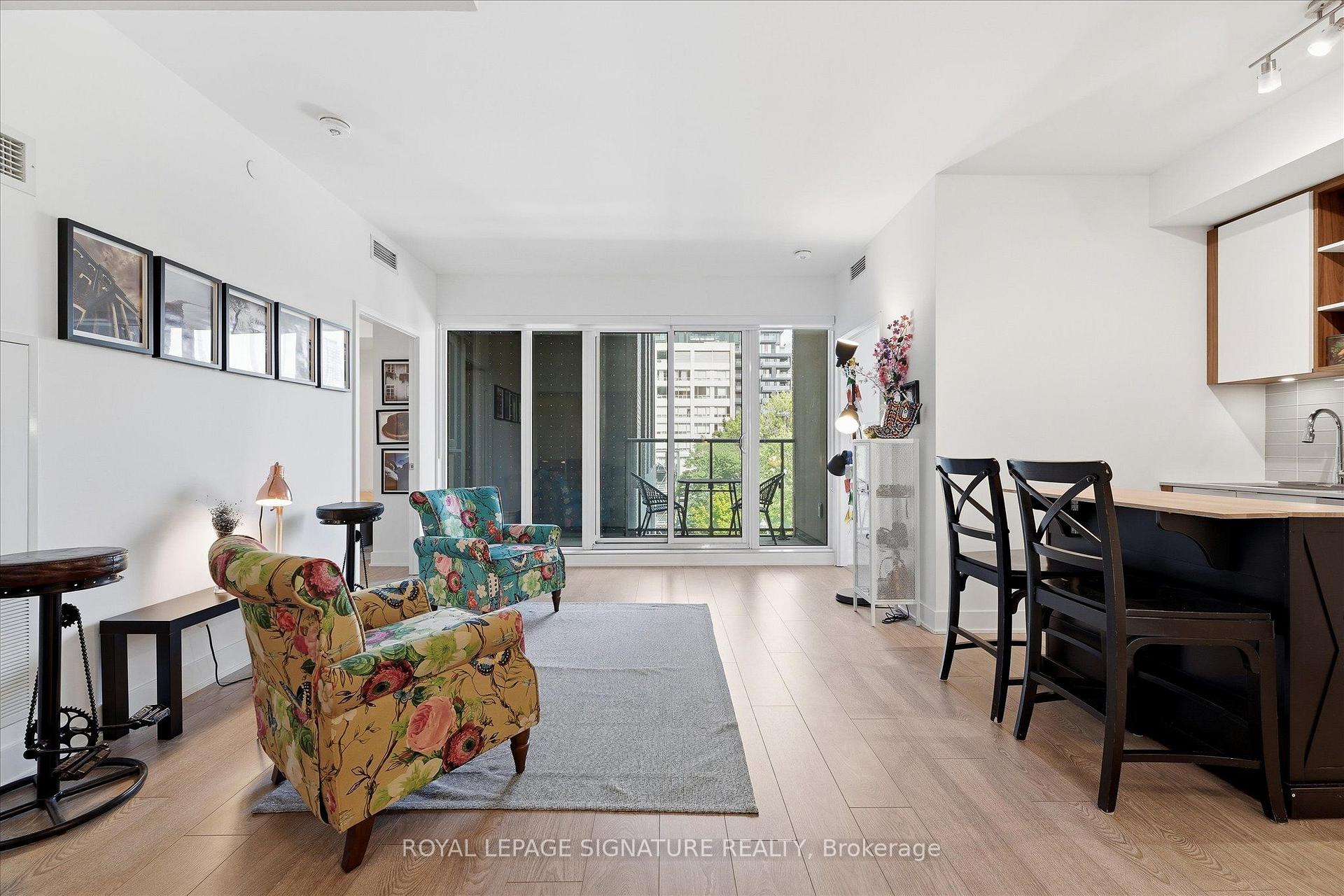 Front of Unit 415, 543 Richmond Street W
