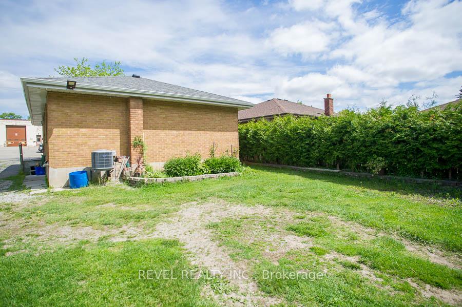 Photo 20 of 120 Henry Street, Brantford, Braneida Industrial Park — HOMEH