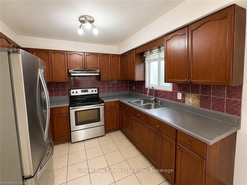 Photo 3 of 10 Jeanette Avenue, Grimsby, Grimsby Beach — HOMEH