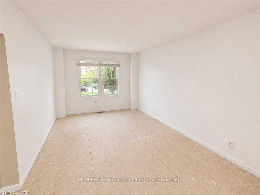 Photo 6 of 10 Jeanette Avenue, Grimsby, Grimsby Beach — HOMEH