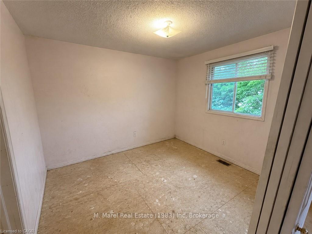 Photo 16 of 10 Jeanette Avenue, Grimsby, Grimsby Beach — HOMEH