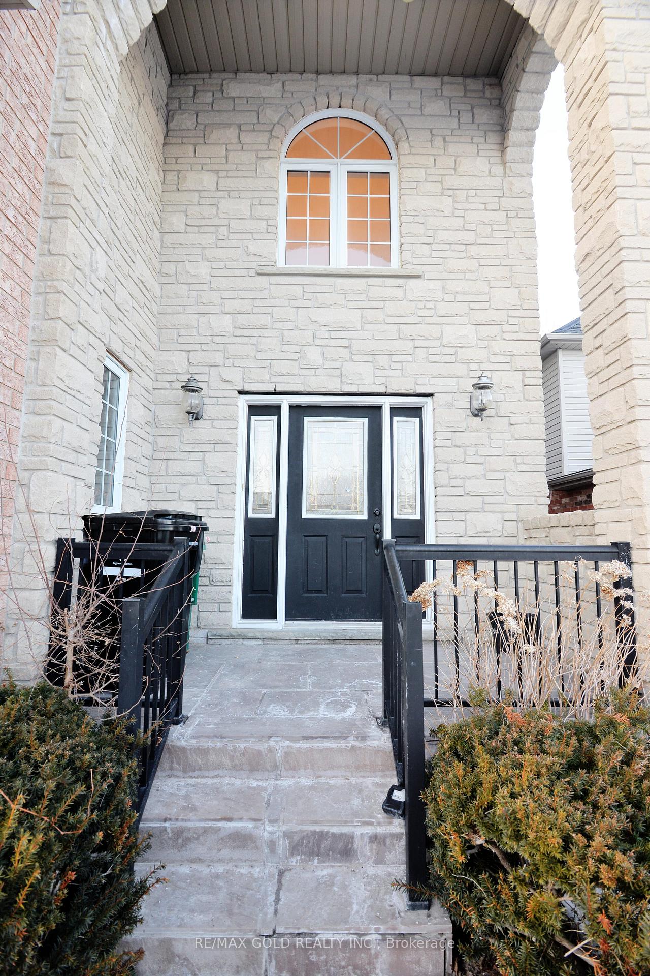 Photo 2 of 230 Doon Mills Drive, Kitchener, Pioneer Park — HOMEH