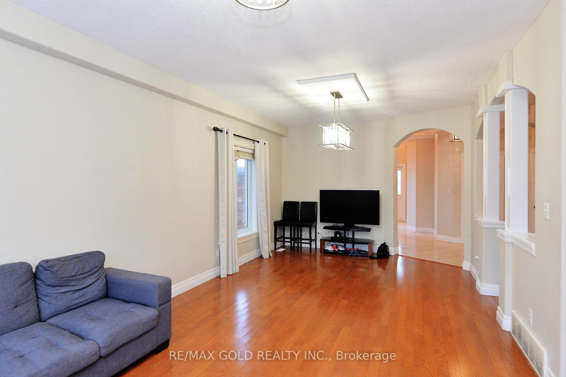 Photo 10 of 230 Doon Mills Drive, Kitchener, Pioneer Park — HOMEH