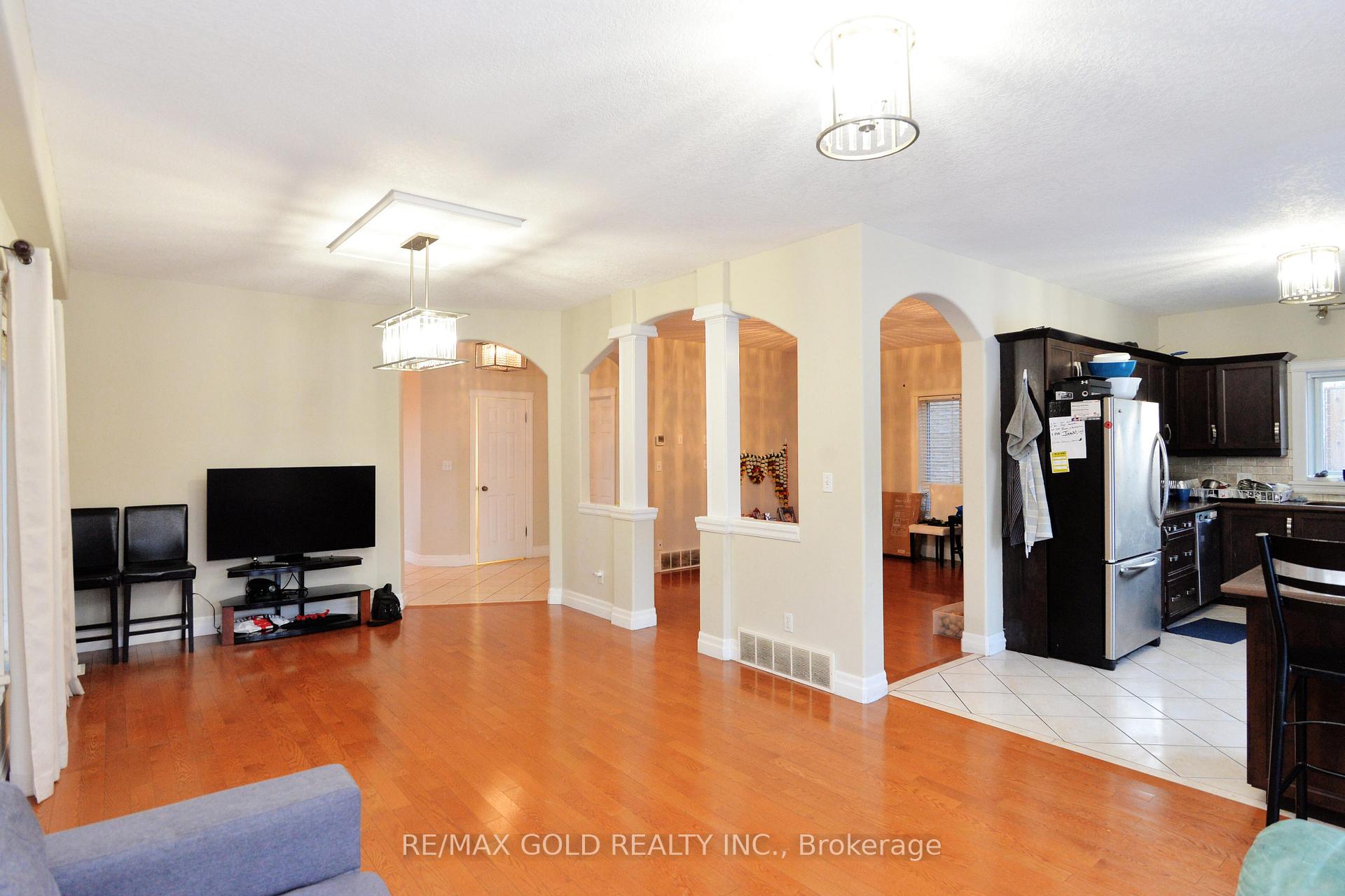 Photo 12 of 230 Doon Mills Drive, Kitchener, Pioneer Park — HOMEH