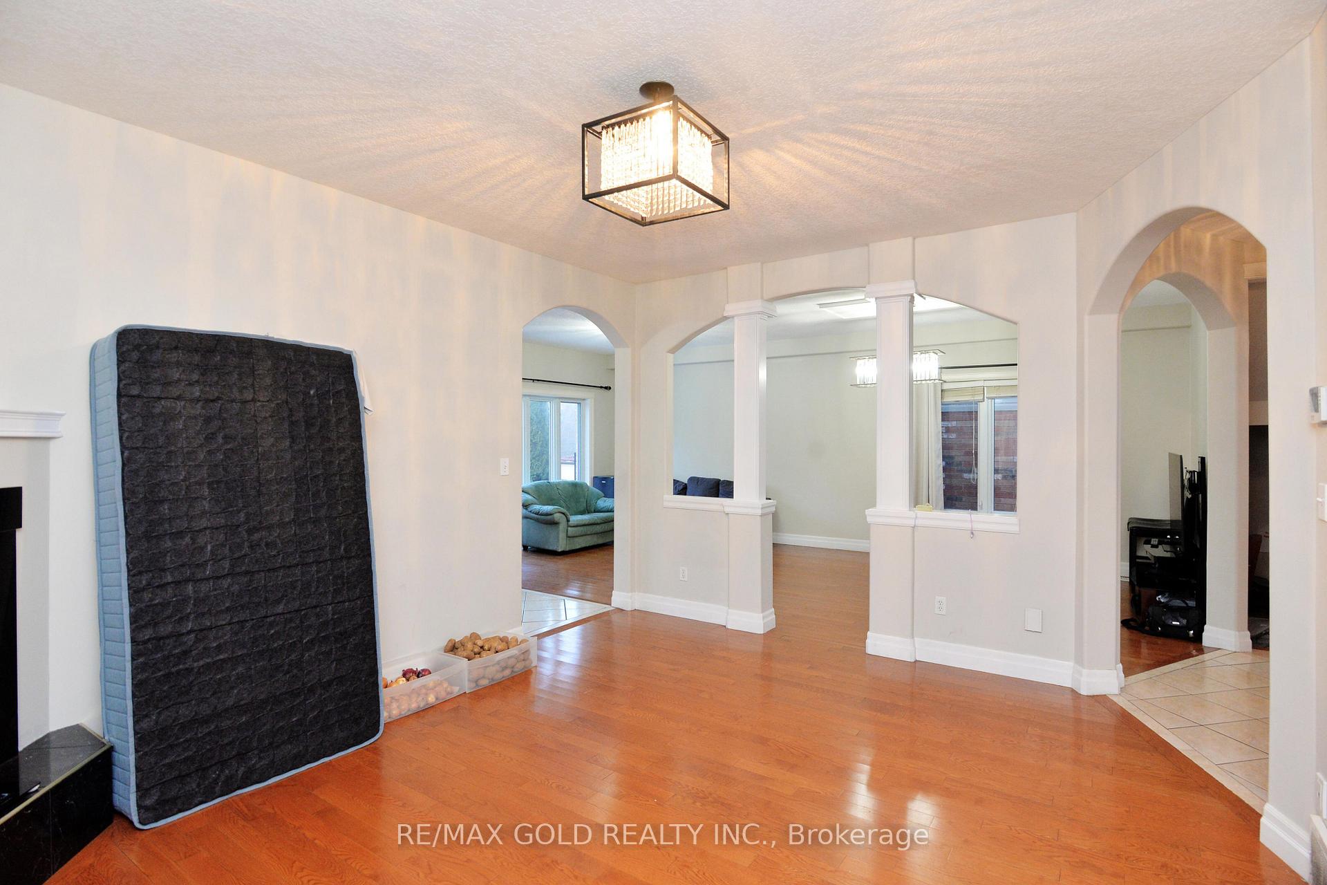 Photo 14 of 230 Doon Mills Drive, Kitchener, Pioneer Park — HOMEH