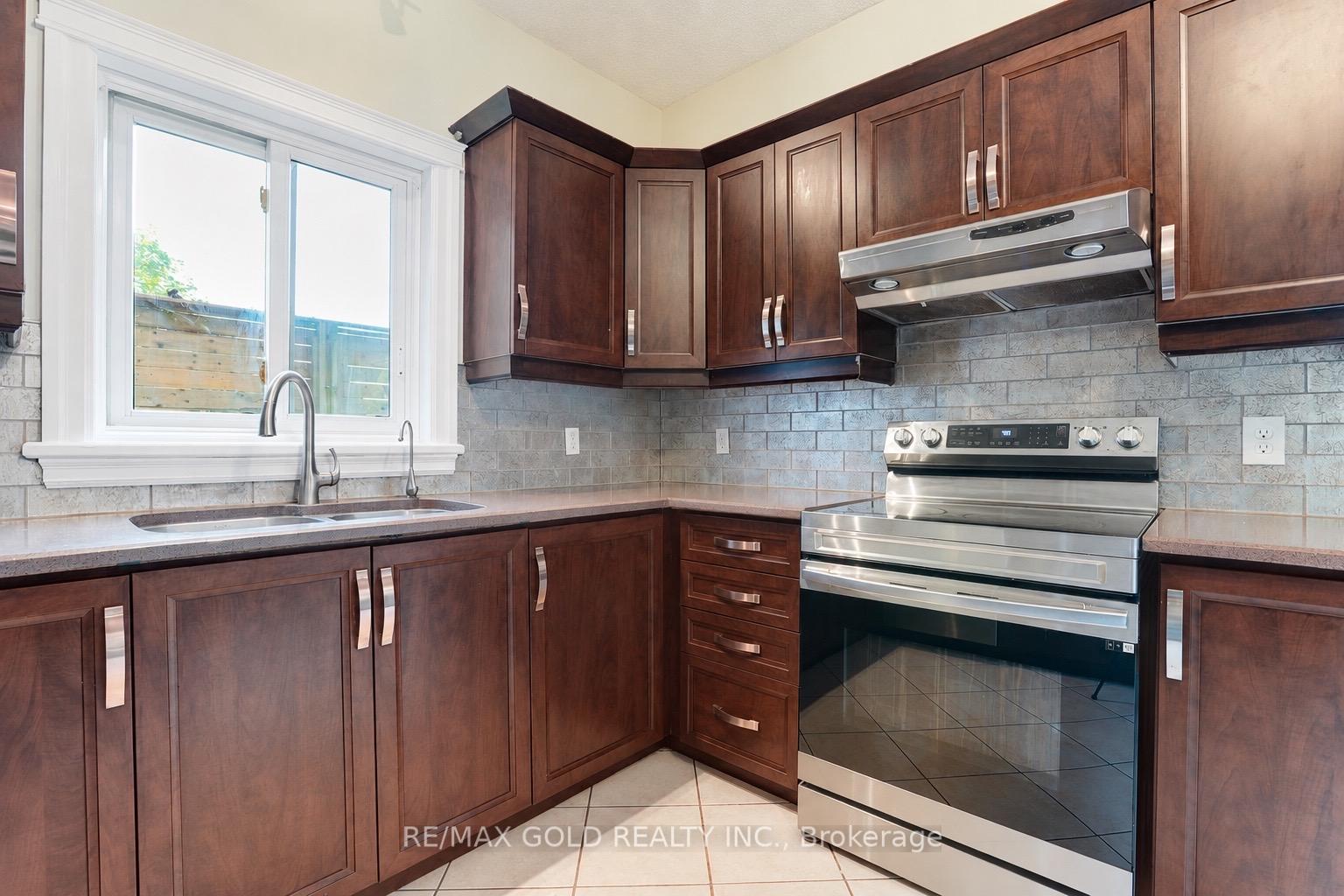 Photo 15 of 230 Doon Mills Drive, Kitchener, Pioneer Park — HOMEH