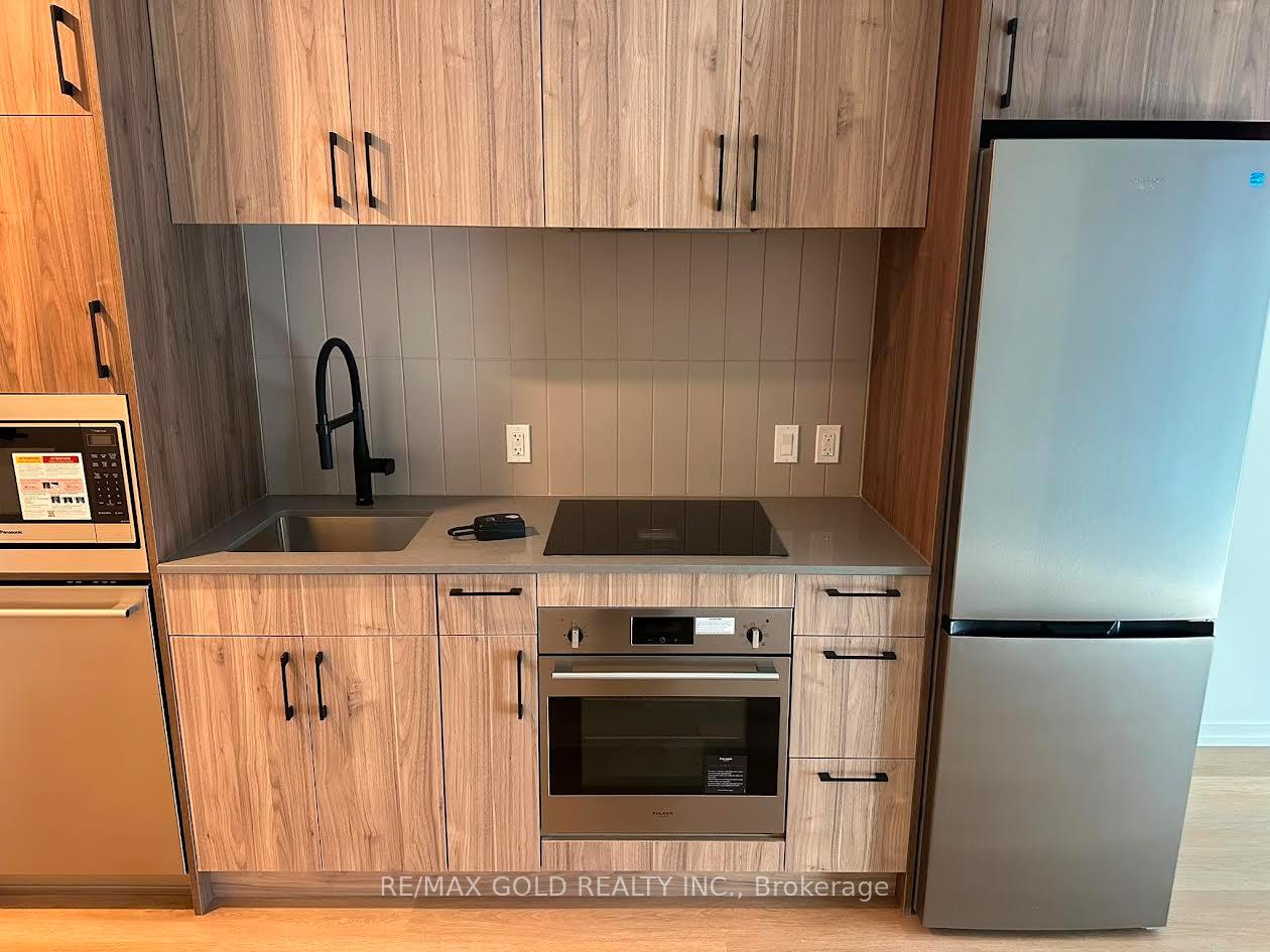 Photo 2 of Unit 512, 109 Erskine Avenue, Toronto, Mount Pleasant West — HOMEH