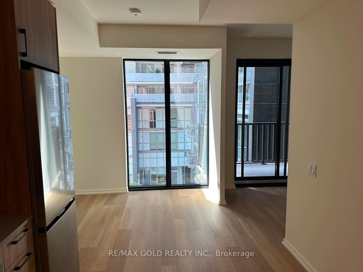 Photo 3 of Unit 512, 109 Erskine Avenue, Toronto, Mount Pleasant West — HOMEH