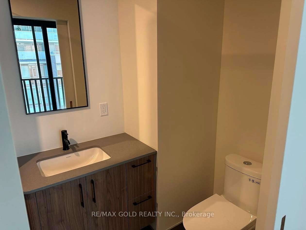 Photo 6 of Unit 512, 109 Erskine Avenue, Toronto, Mount Pleasant West — HOMEH