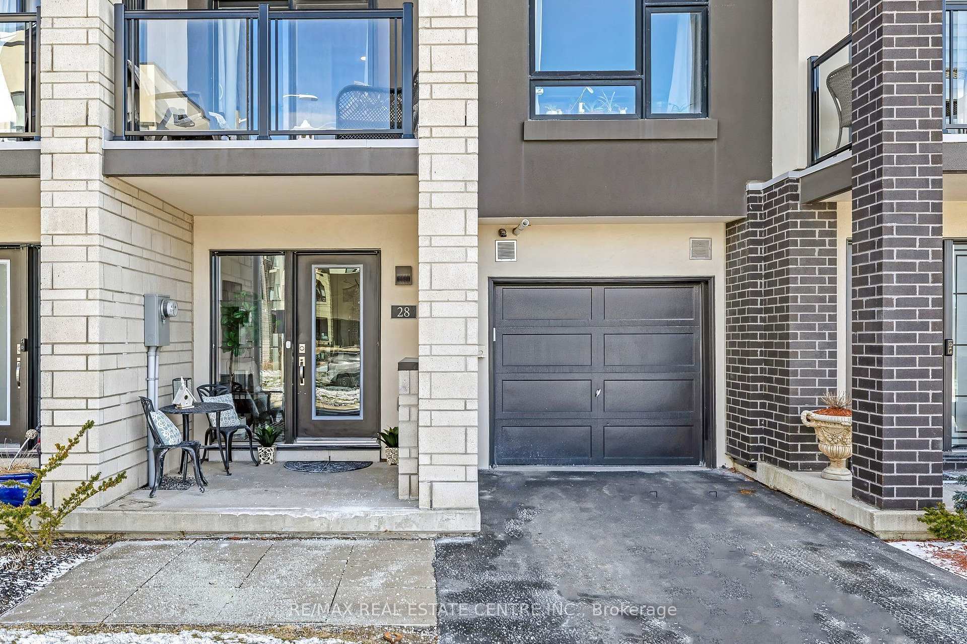 Photo 2 of Unit 28, 1121 Cooke Boulevard, Burlington, LaSalle — HOMEH