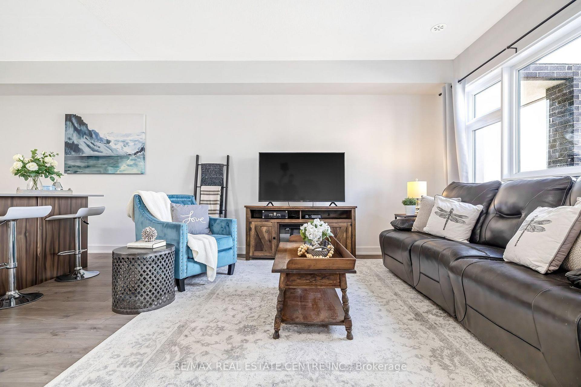 Photo 9 of Unit 28, 1121 Cooke Boulevard, Burlington, LaSalle — HOMEH