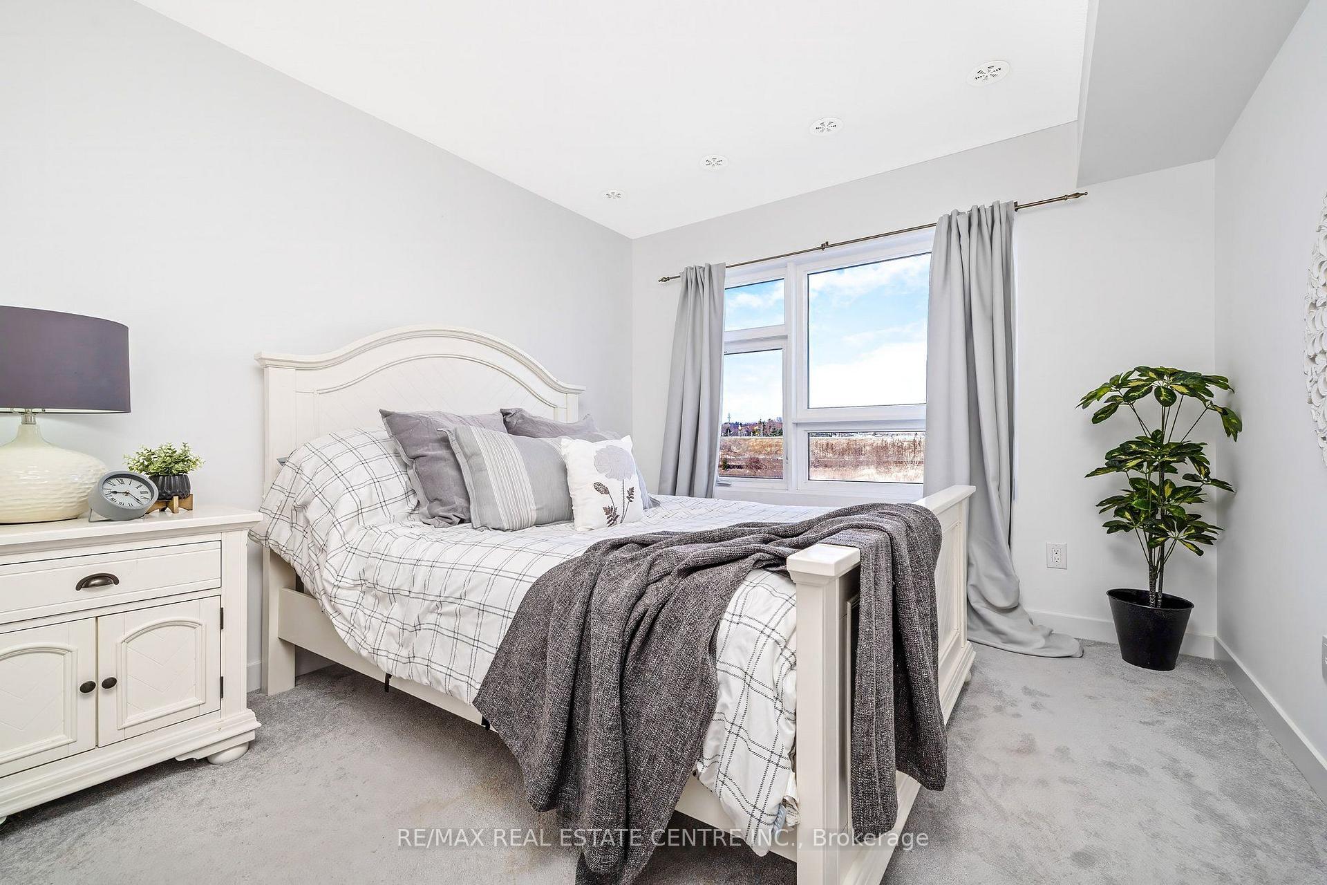 Photo 13 of Unit 28, 1121 Cooke Boulevard, Burlington, LaSalle — HOMEH