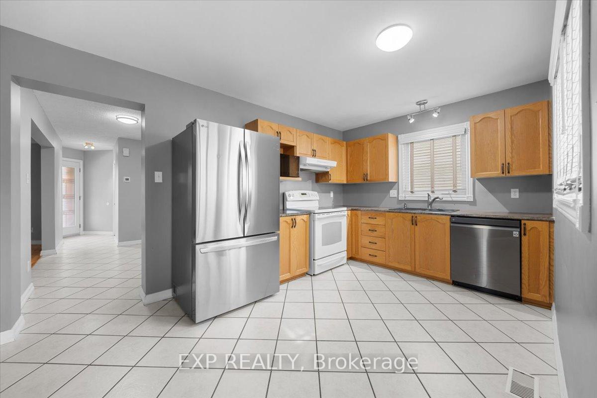 Photo 13 of 851 Beauregard Crescent, Ottawa, Fallingbrook/Ridgemount — HOMEH