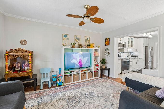 Photo 7 of 6 Albany Avenue, Hamilton, Crown Point — HOMEH