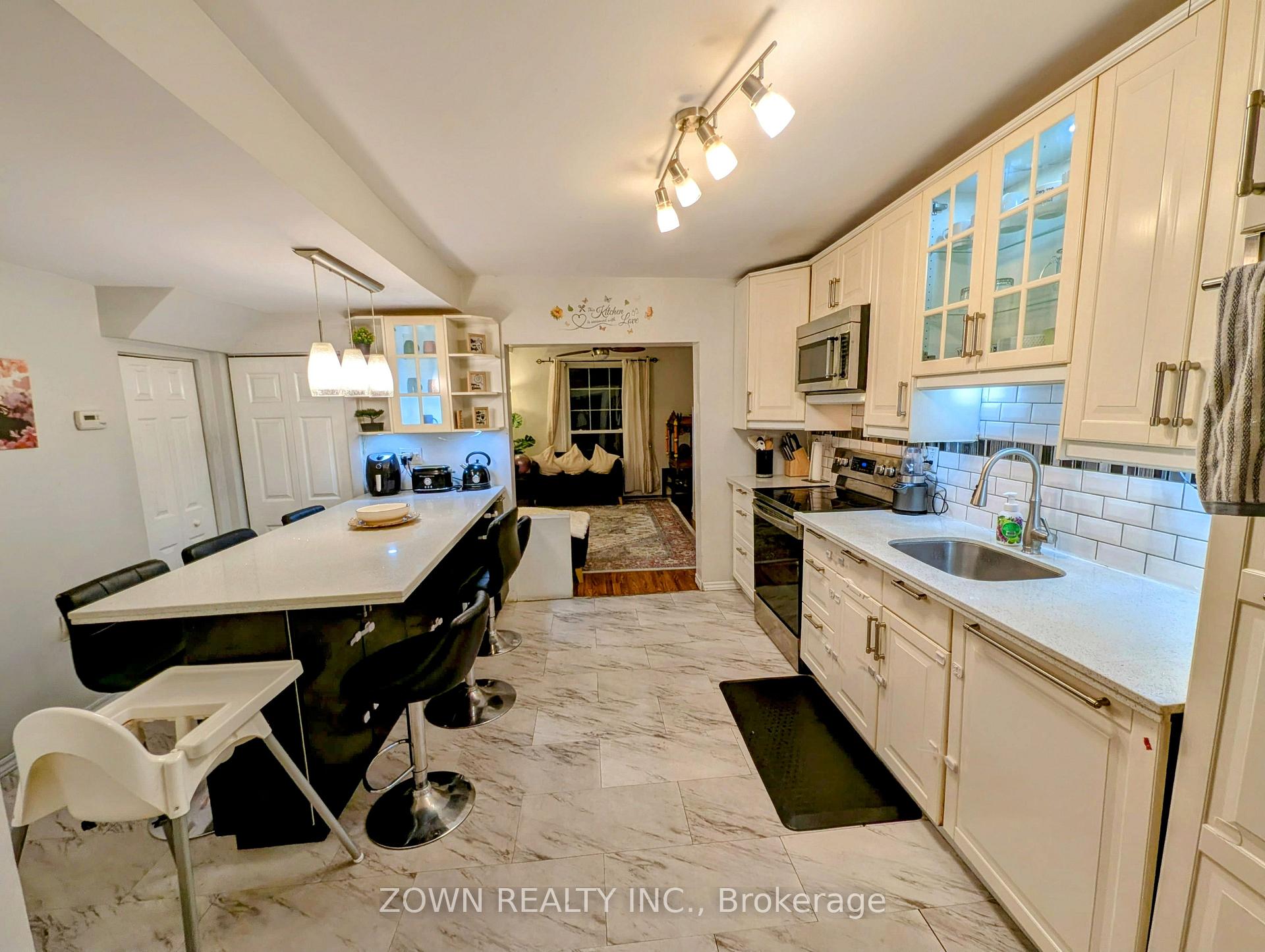 Photo 10 of 6 Albany Avenue, Hamilton, Crown Point — HOMEH