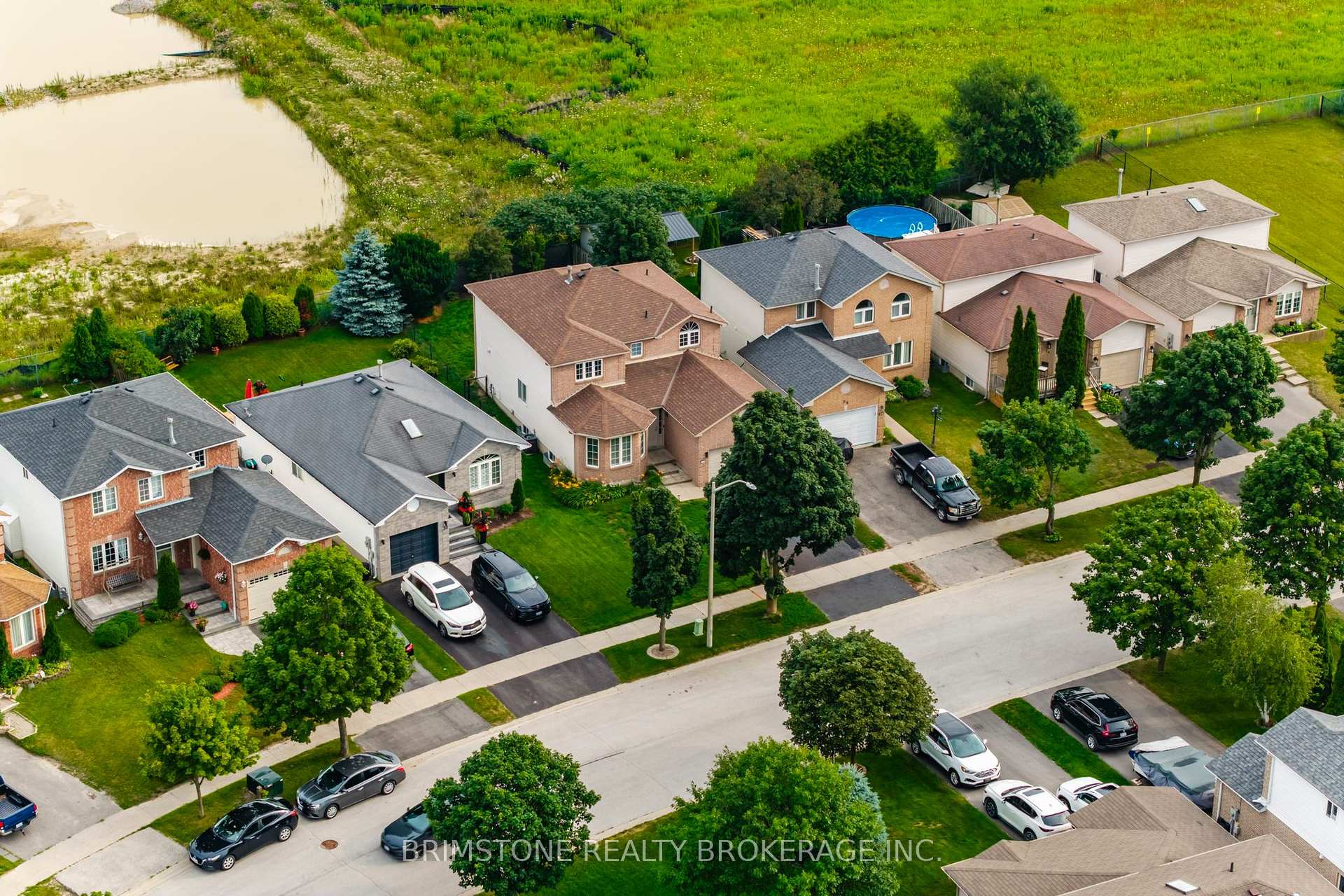Photo 2 of 28 Selkirk Crescent, Barrie, Holly — HOMEH
