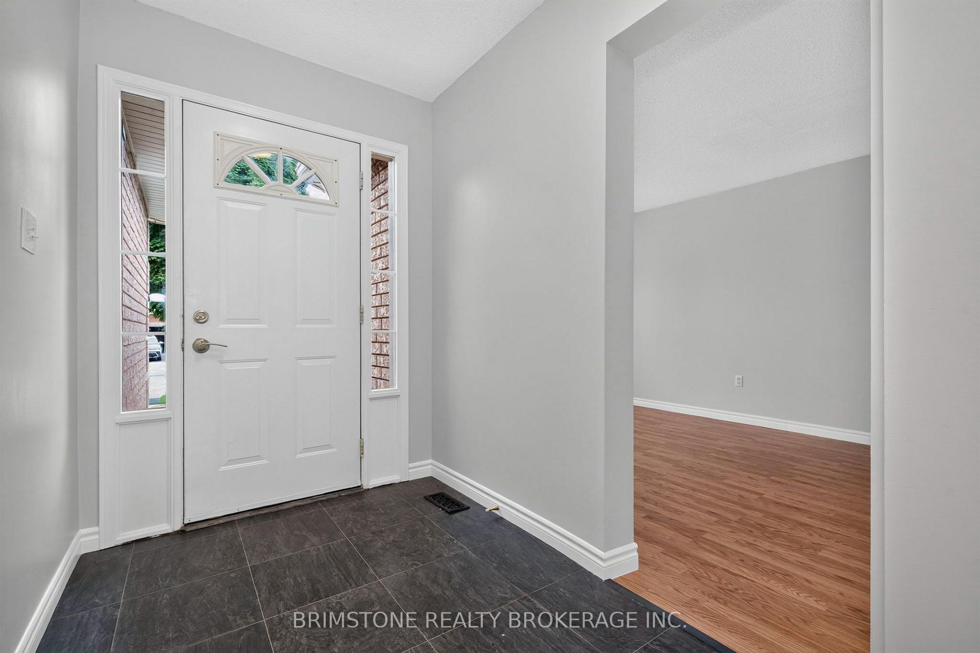 Photo 3 of 28 Selkirk Crescent, Barrie, Holly — HOMEH