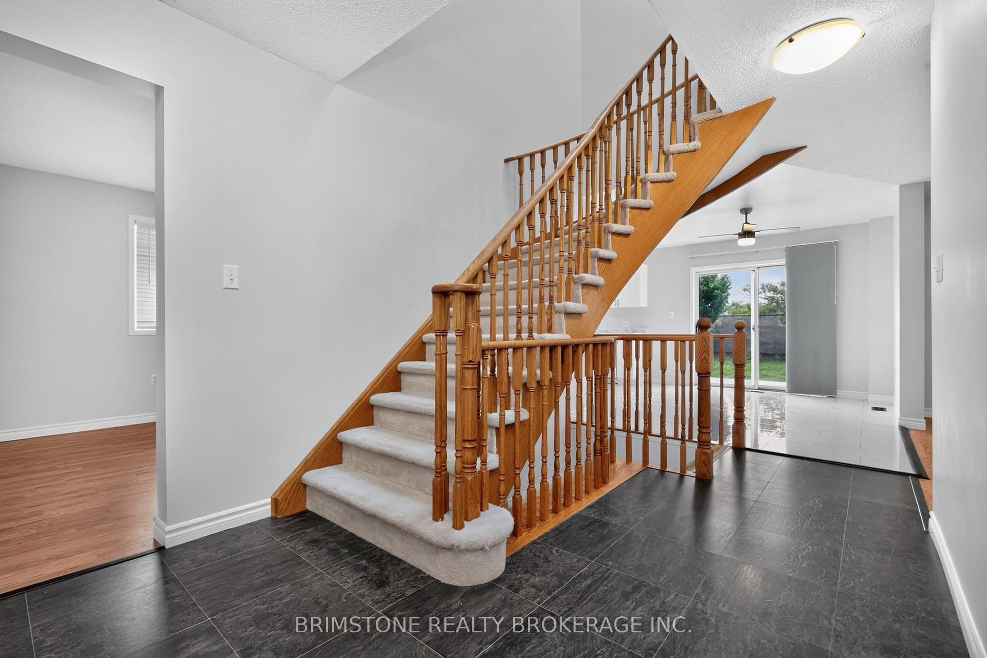 Photo 4 of 28 Selkirk Crescent, Barrie, Holly — HOMEH