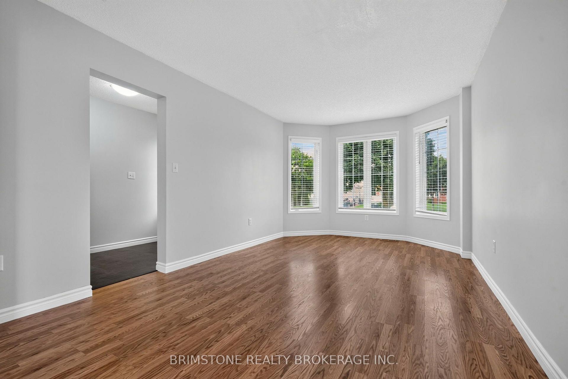 Photo 5 of 28 Selkirk Crescent, Barrie, Holly — HOMEH