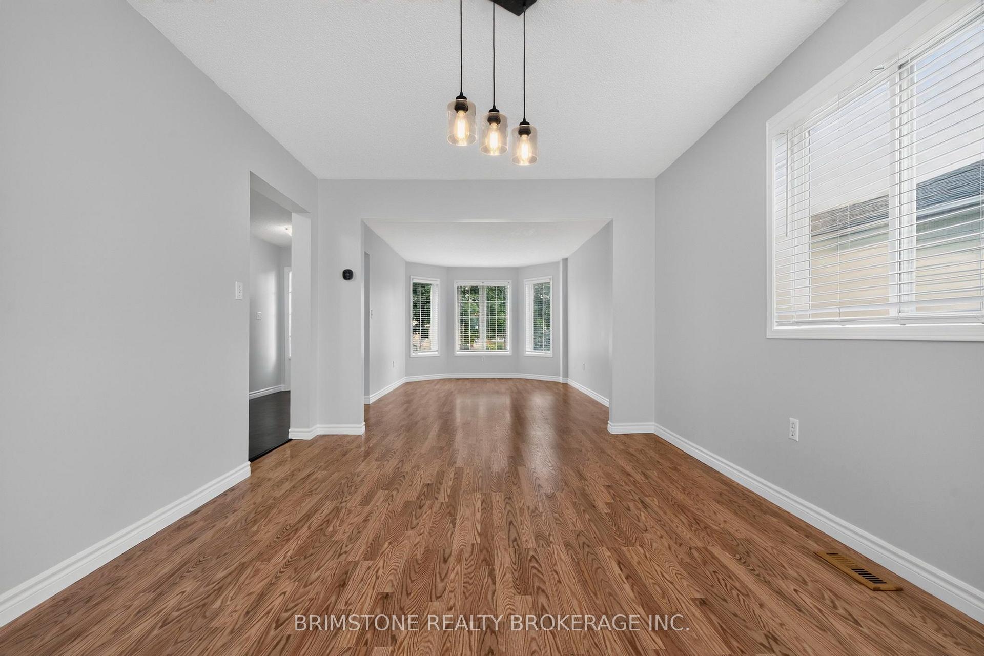 Photo 7 of 28 Selkirk Crescent, Barrie, Holly — HOMEH