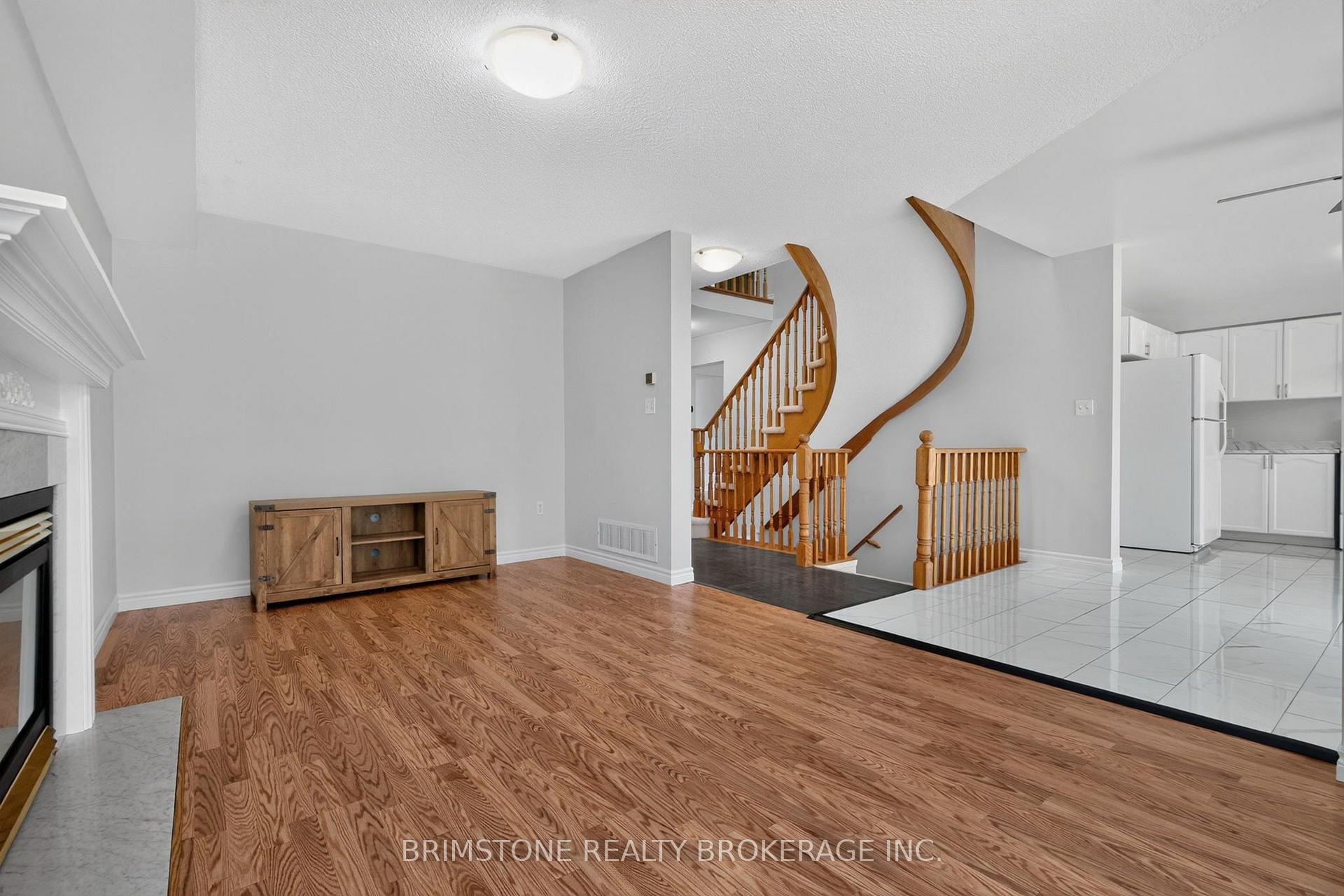 Photo 9 of 28 Selkirk Crescent, Barrie, Holly — HOMEH
