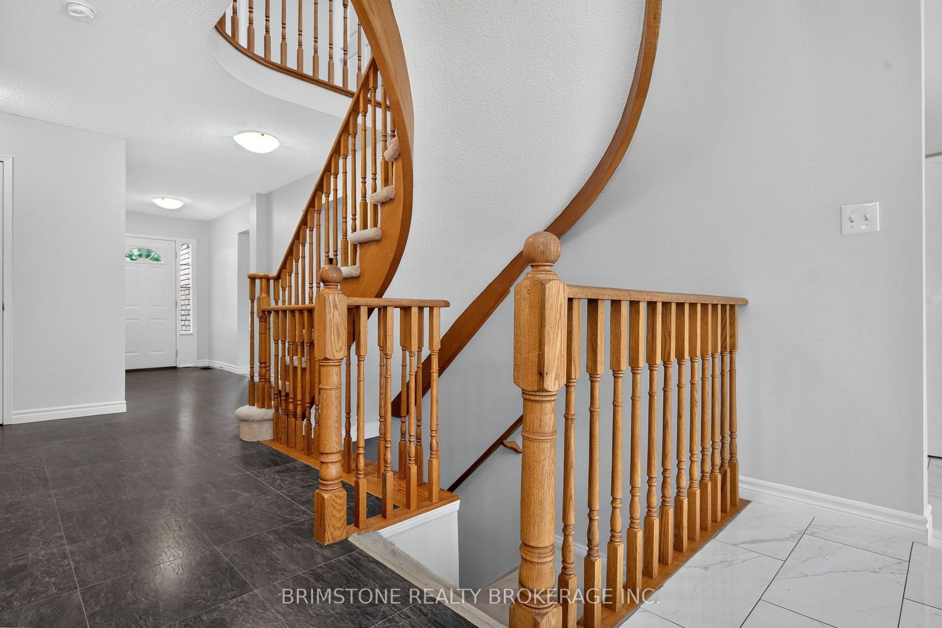 Photo 19 of 28 Selkirk Crescent, Barrie, Holly — HOMEH