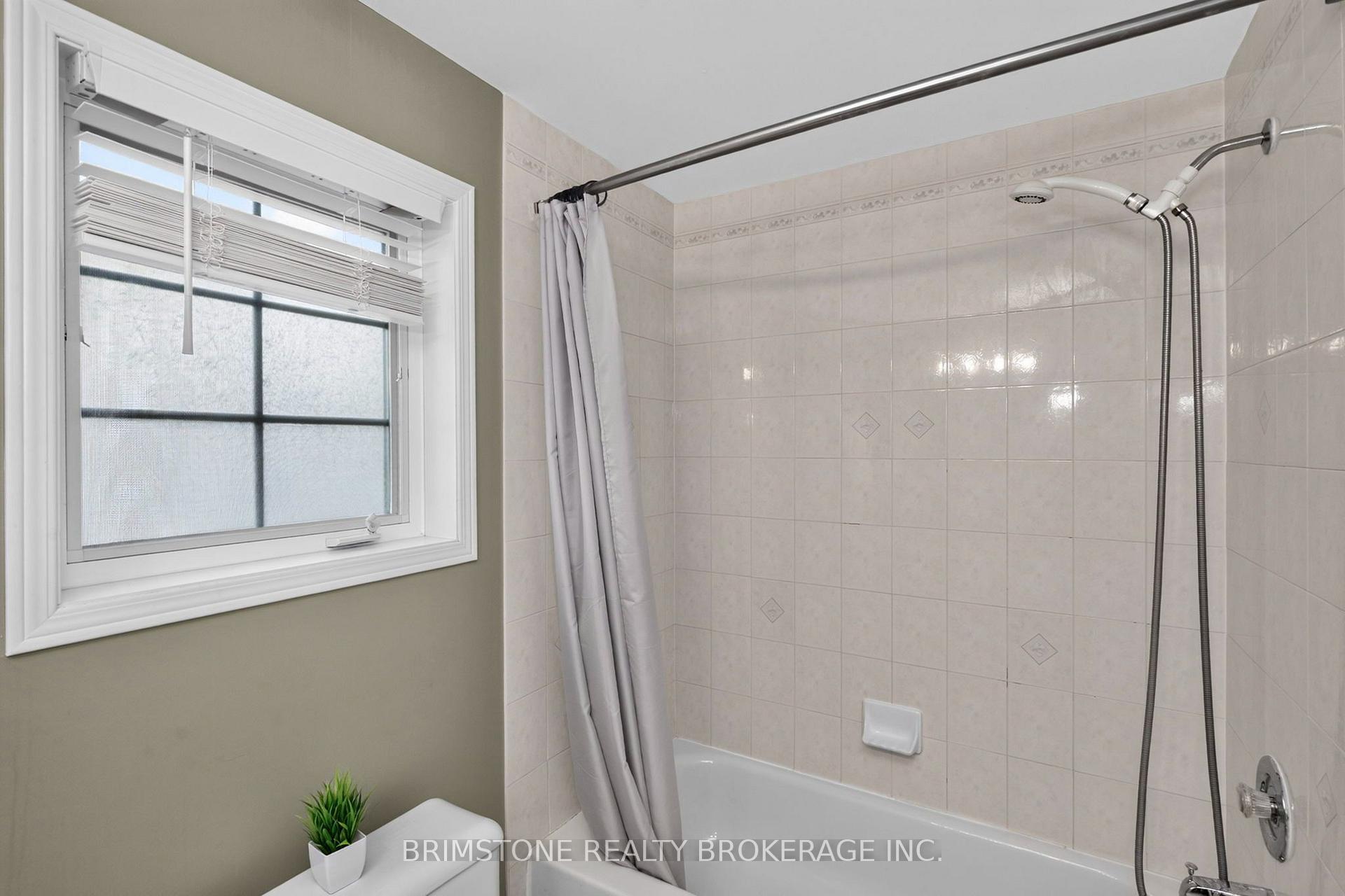 Photo 25 of 28 Selkirk Crescent, Barrie, Holly — HOMEH