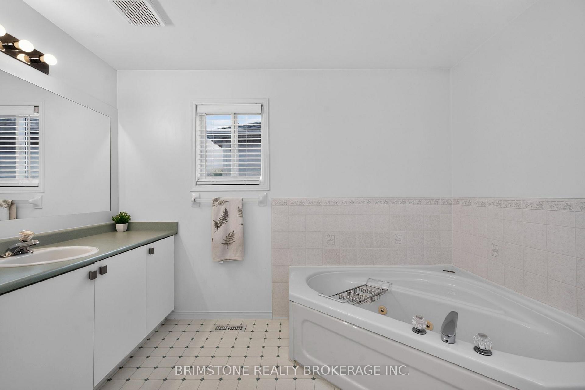 Photo 33 of 28 Selkirk Crescent, Barrie, Holly — HOMEH