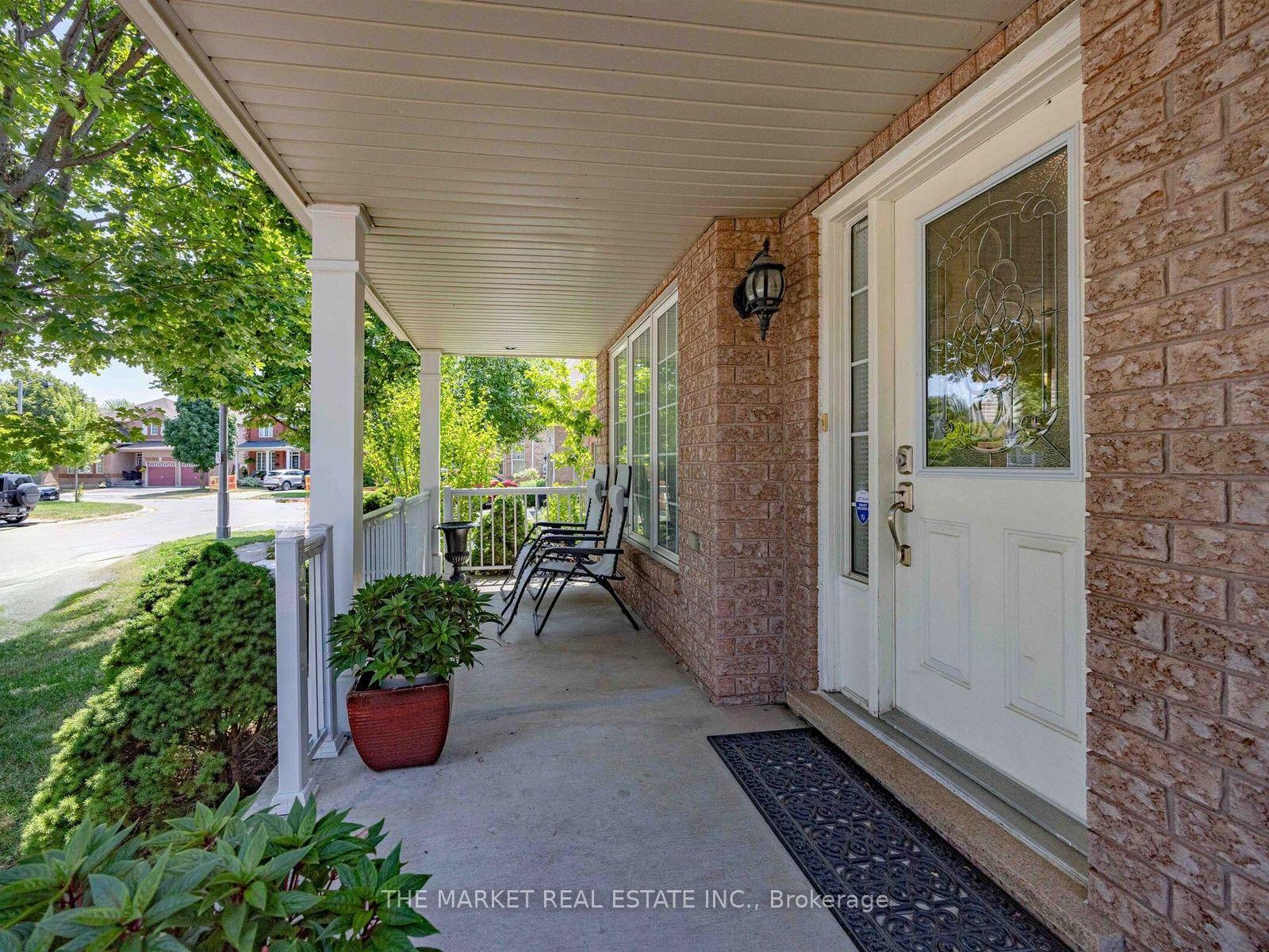 Photo 3 of 2278 Dunforest Crescent, Oakville, Westmount — HOMEH