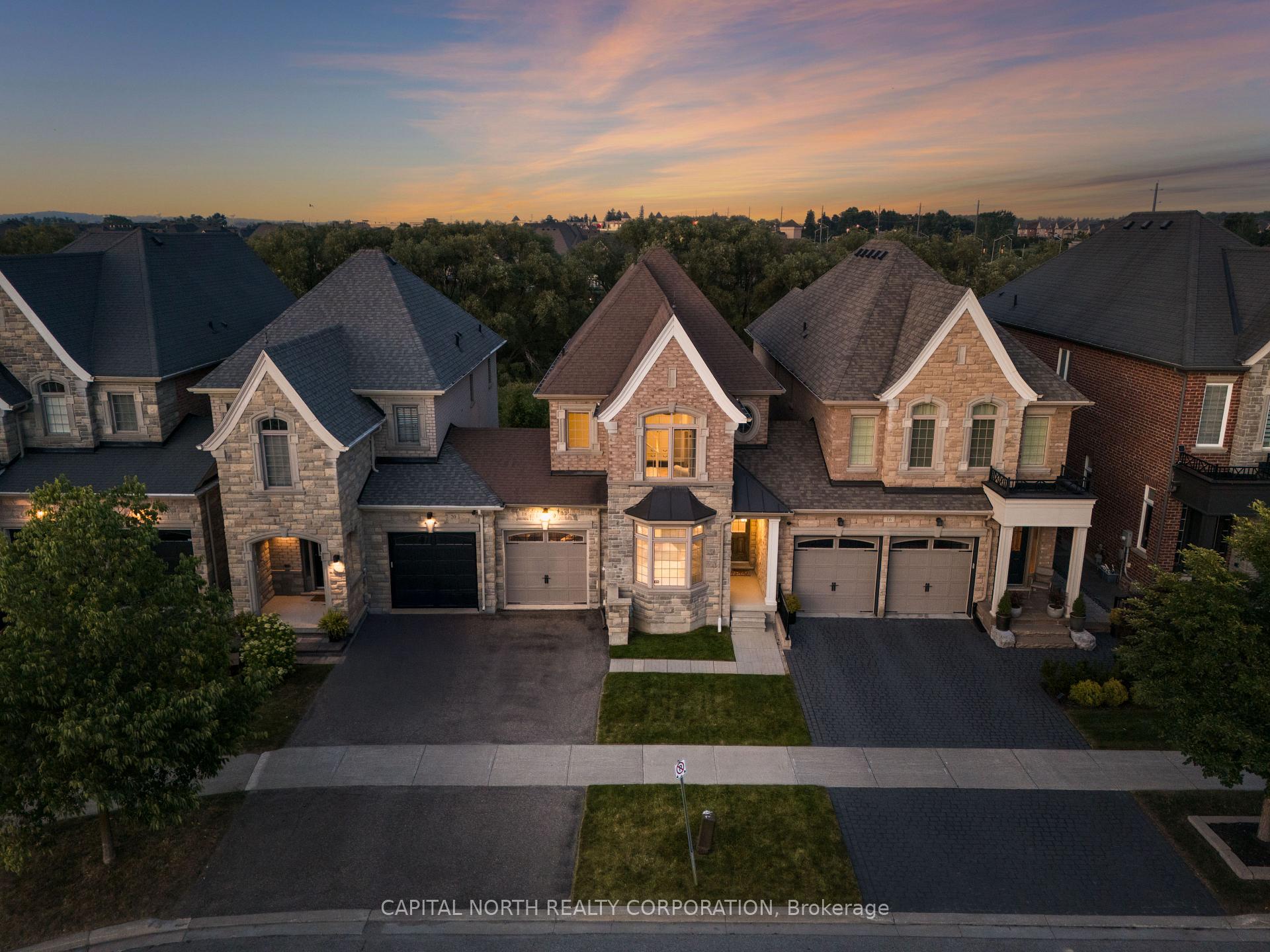 Photo 2 of 18 Alex Campbell Crescent, King, King City — HOMEH
