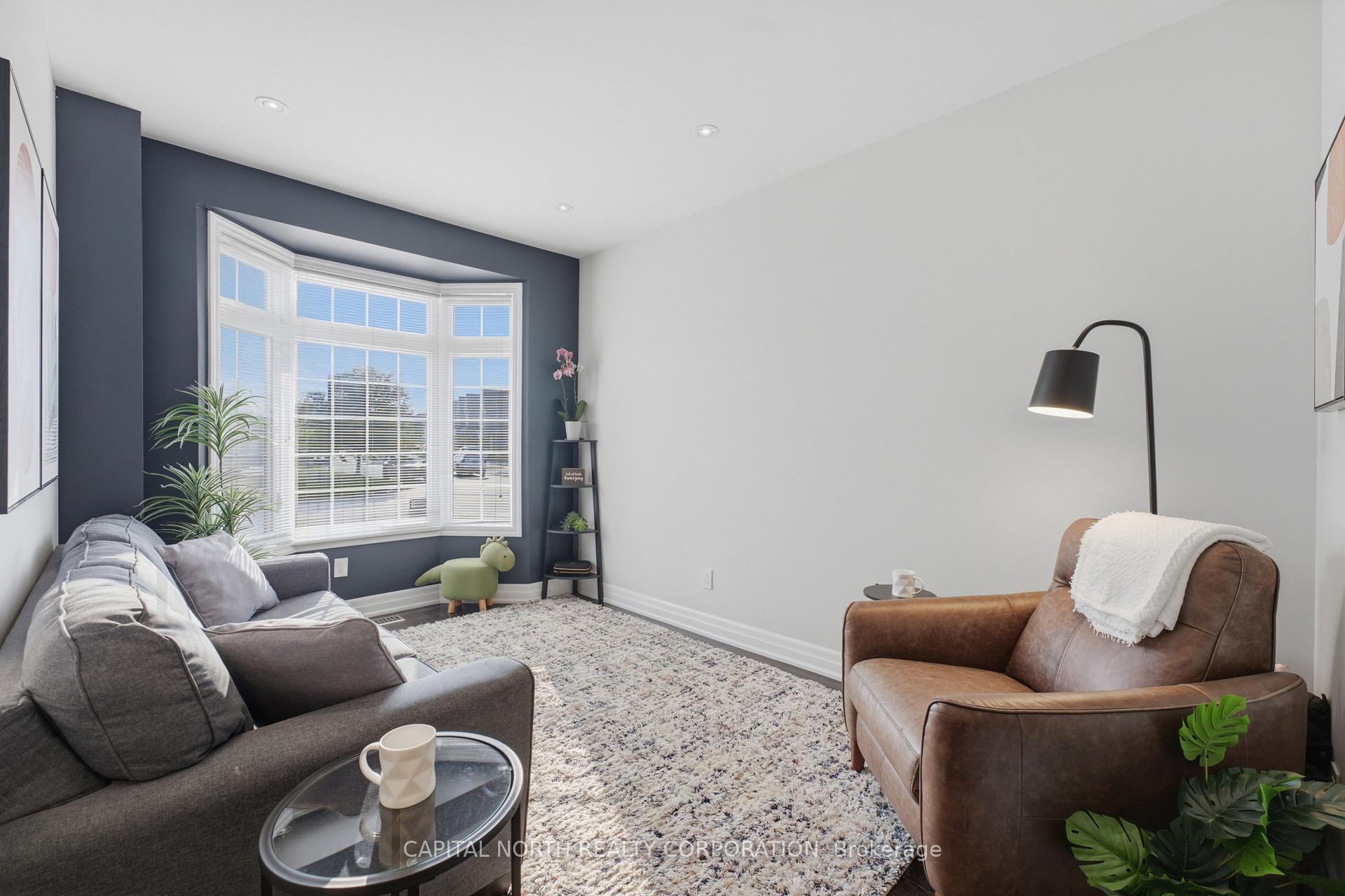 Photo 5 of 18 Alex Campbell Crescent, King, King City — HOMEH