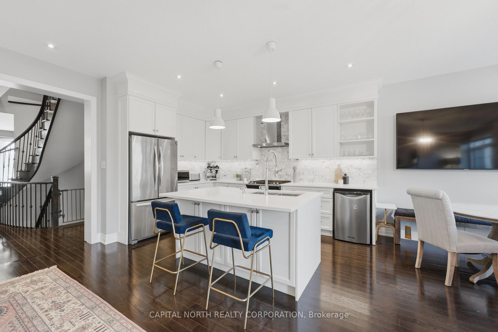 Photo 6 of 18 Alex Campbell Crescent, King, King City — HOMEH