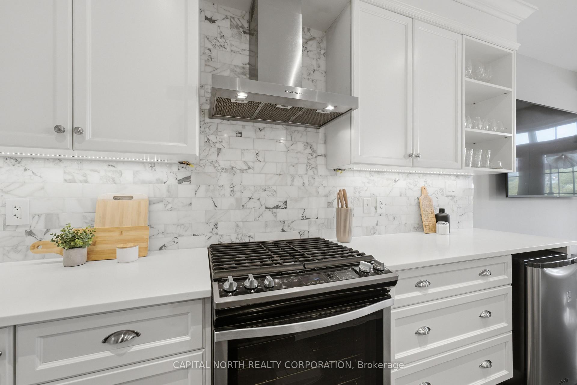 Photo 8 of 18 Alex Campbell Crescent, King, King City — HOMEH