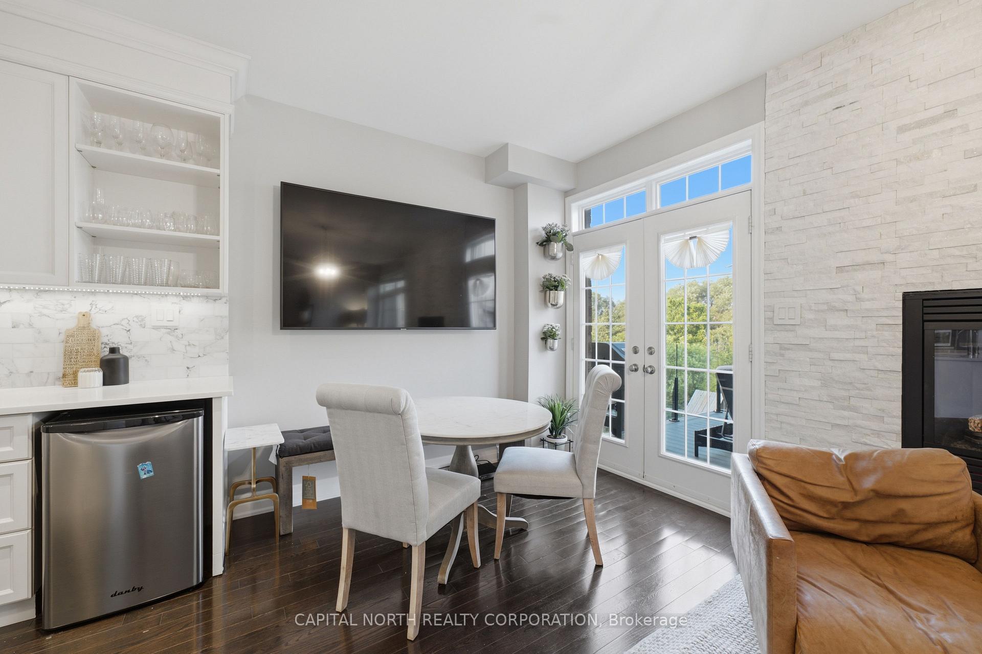 Photo 10 of 18 Alex Campbell Crescent, King, King City — HOMEH
