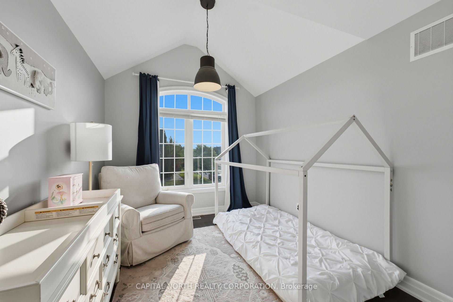 Photo 25 of 18 Alex Campbell Crescent, King, King City — HOMEH
