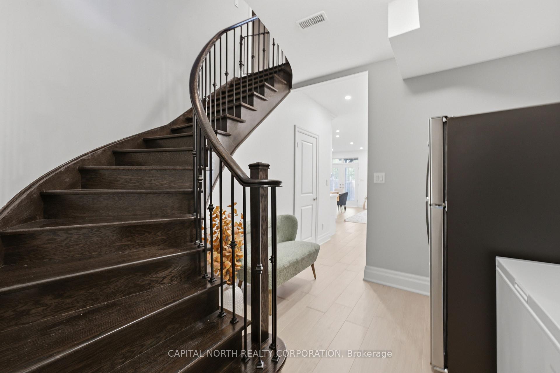 Photo 30 of 18 Alex Campbell Crescent, King, King City — HOMEH